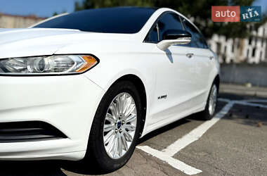 Седан Ford Fusion 2013 в 