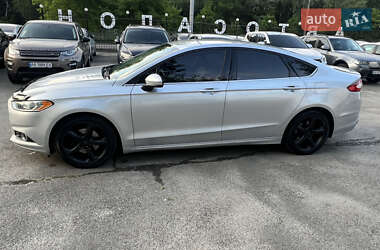Седан Ford Fusion 2016 в 