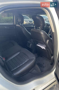 Седан Ford Fusion 2013 в 