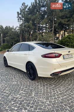 Седан Ford Fusion 2013 в 