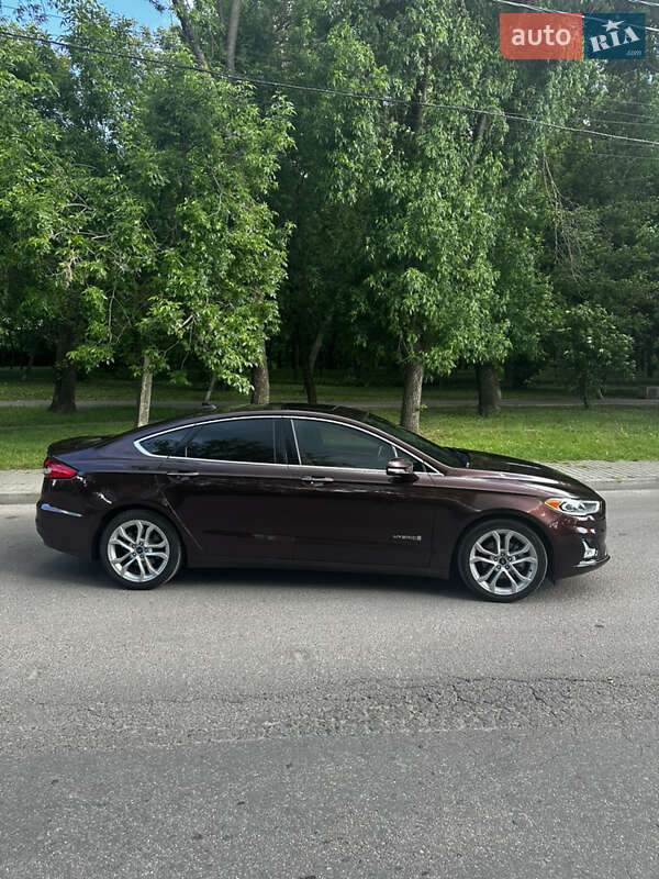 Седан Ford Fusion 2019 в Одесі