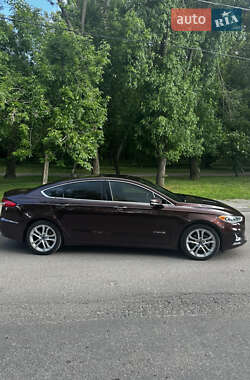 Седан Ford Fusion 2019 в 