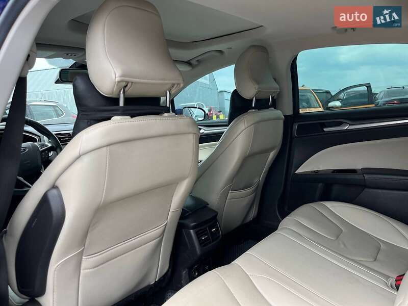 Седан Ford Fusion 2015 в Львове