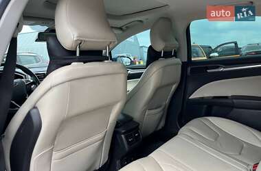 Седан Ford Fusion 2015 в 