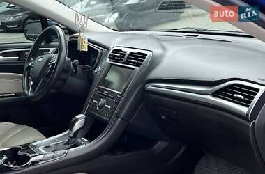 Седан Ford Fusion 2015 в 
