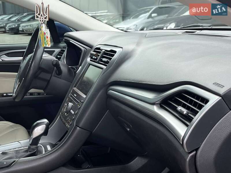 Седан Ford Fusion 2015 в Львове
