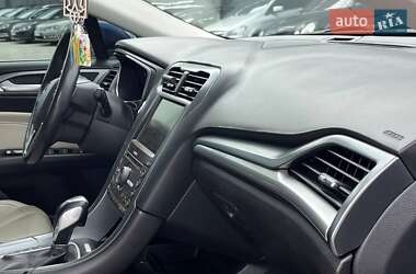 Седан Ford Fusion 2015 в 
