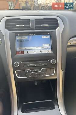 Седан Ford Fusion 2018 в 