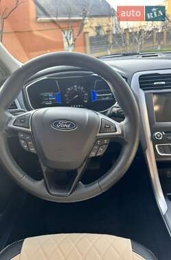 Седан Ford Fusion 2018 в 