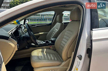 Седан Ford Fusion 2016 в 