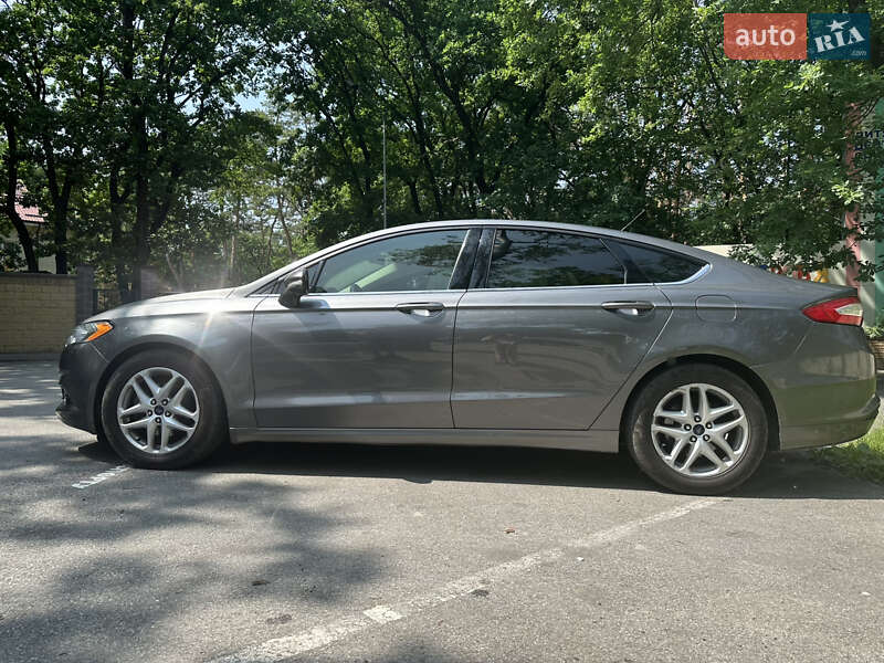 Седан Ford Fusion 2013 в Новомосковську