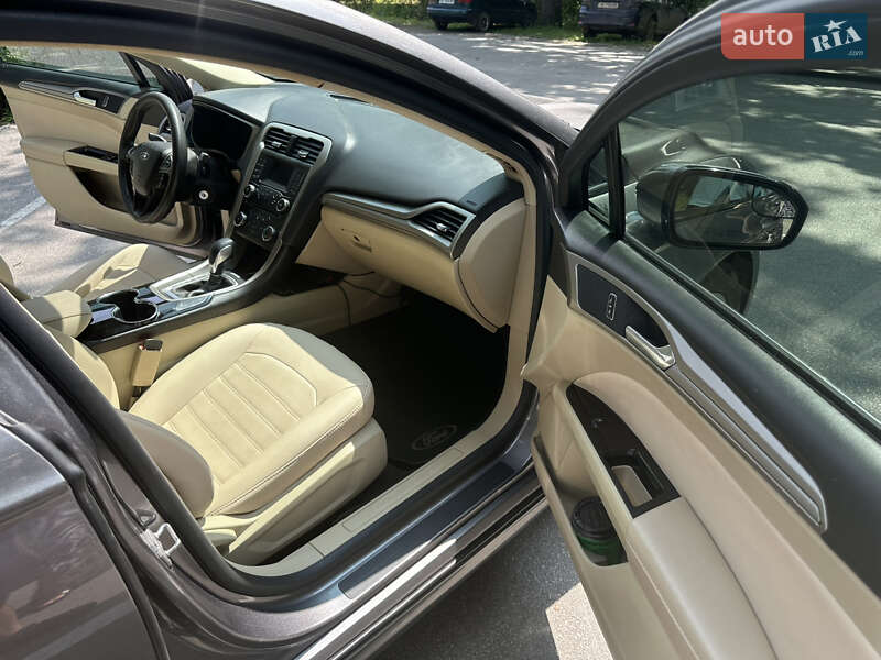Седан Ford Fusion 2013 в Новомосковську