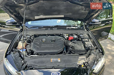 Седан Ford Fusion 2015 в 