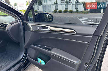 Седан Ford Fusion 2015 в 