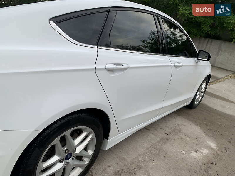 Седан Ford Fusion 2015 в Городку