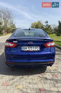 Седан Ford Fusion 2015 в 
