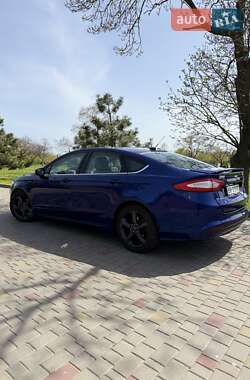 Седан Ford Fusion 2015 в 