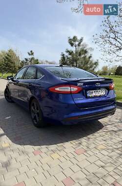 Седан Ford Fusion 2015 в 