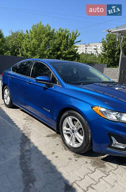 Седан Ford Fusion 2018 в 