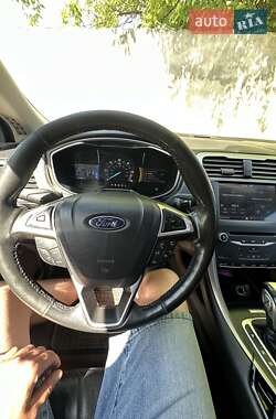 Седан Ford Fusion 2012 в 