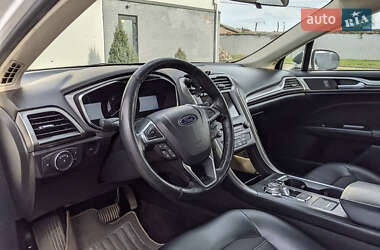 Седан Ford Fusion 2017 в 