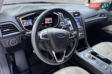 Седан Ford Fusion 2017 в 