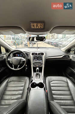 Седан Ford Fusion 2016 в 