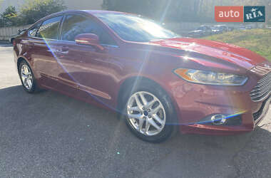 Седан Ford Fusion 2015 в 