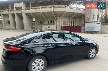 Седан Ford Fusion 2019 в 