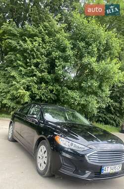 Седан Ford Fusion 2019 в 