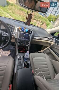Седан Ford Fusion 2019 в 