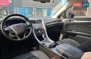 Седан Ford Fusion 2015 в 