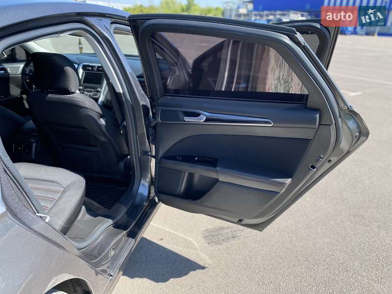 Седан Ford Fusion 2015 в Ровно