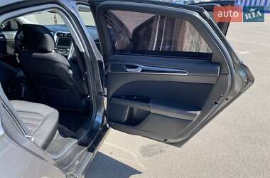 Седан Ford Fusion 2015 в 
