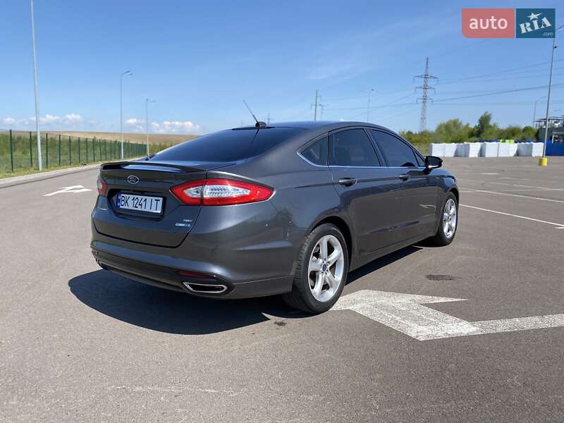 Седан Ford Fusion 2015 в Ровно