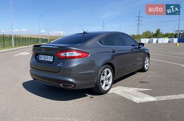 Седан Ford Fusion 2015 в 