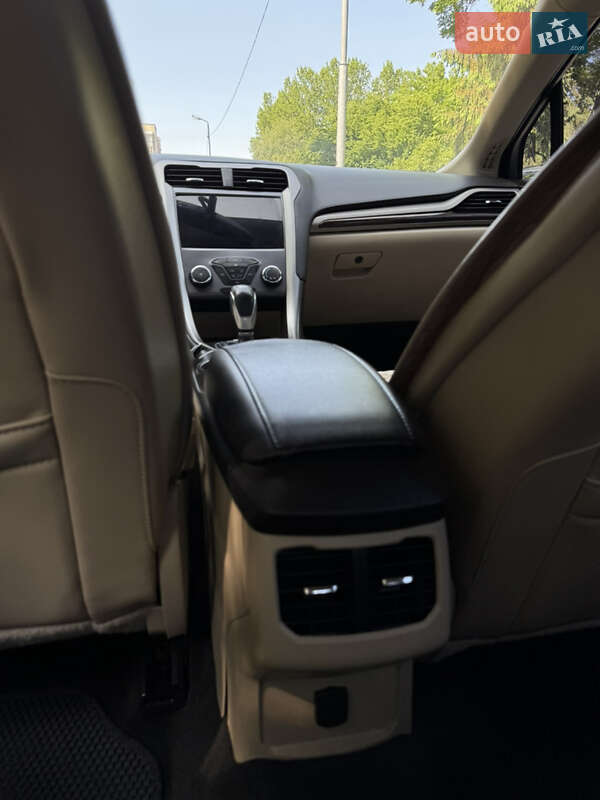 Седан Ford Fusion 2013 в Львове