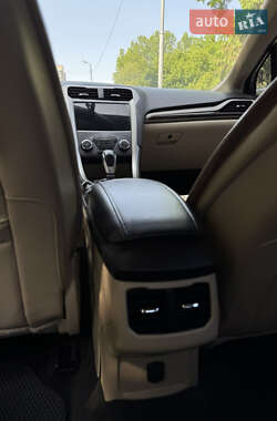 Седан Ford Fusion 2013 в 