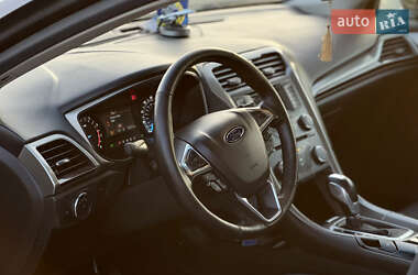 Седан Ford Fusion 2014 в 