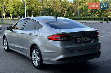 Седан Ford Fusion 2017 в 