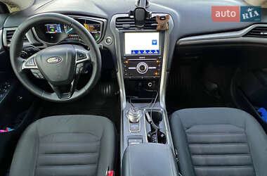 Седан Ford Fusion 2017 в 