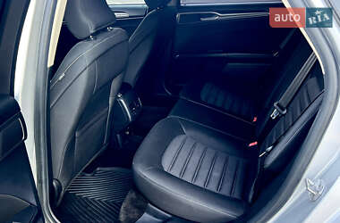 Седан Ford Fusion 2017 в 