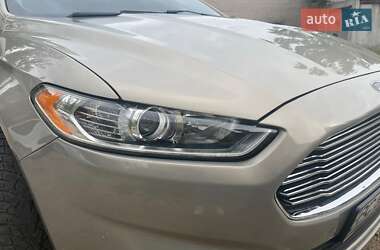 Седан Ford Fusion 2015 в 