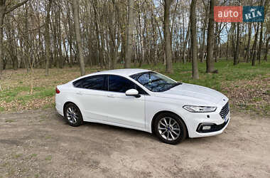 Седан Ford Fusion 2016 в Березані