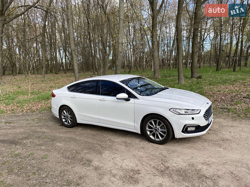 Седан Ford Fusion 2016 в 