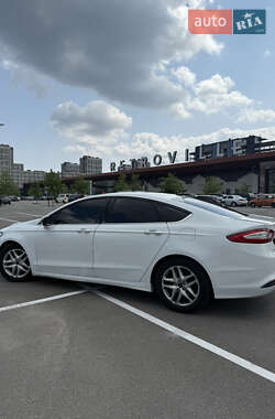 Седан Ford Fusion 2015 в 