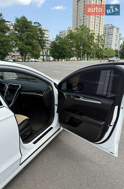 Седан Ford Fusion 2015 в 