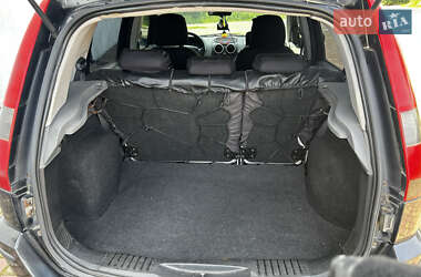 Хэтчбек Ford Fusion 2003 в 