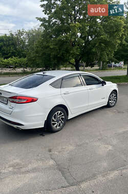 Седан Ford Fusion 2017 в 