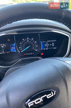 Седан Ford Fusion 2016 в 